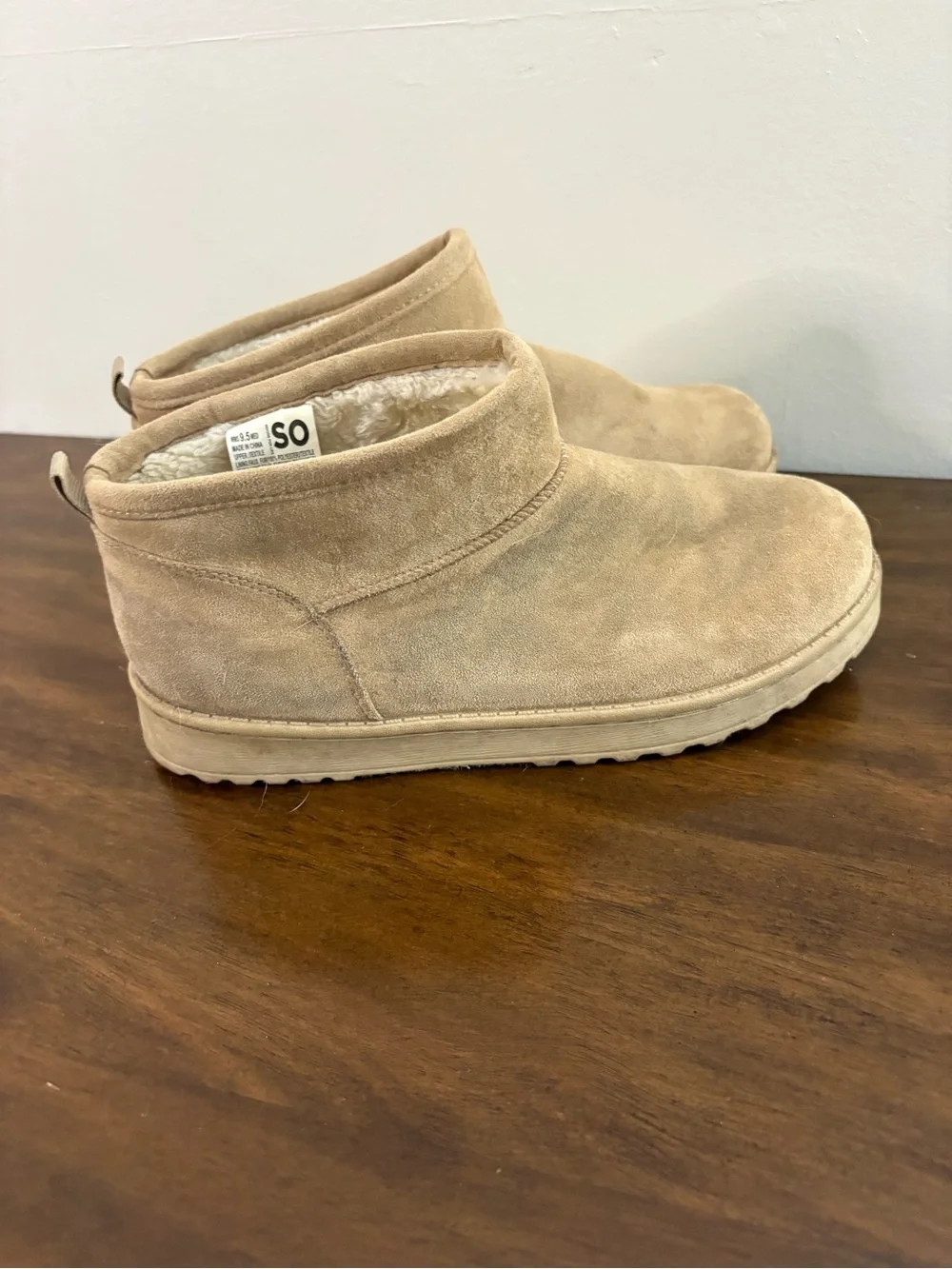 SO Women’s 9.5 Faux Fur Ugg Like Boots Ivory Beige Fall Winter